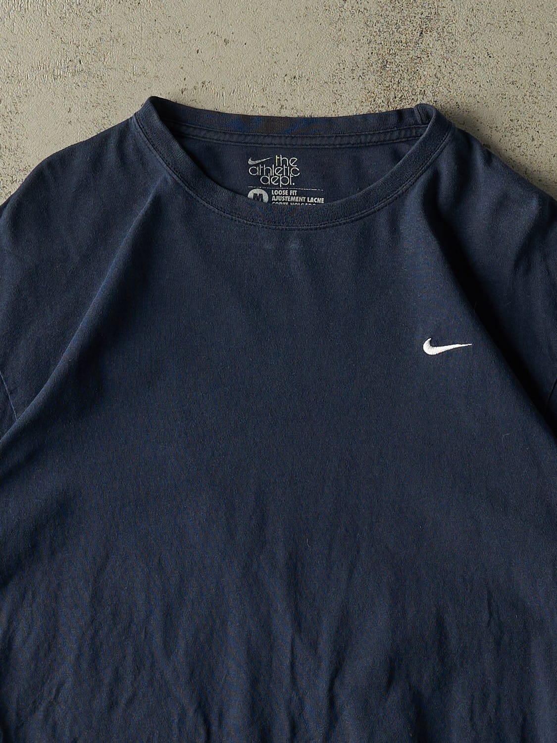Vintage Y2K Navy Blue Nike Swoosh Tee (L)
