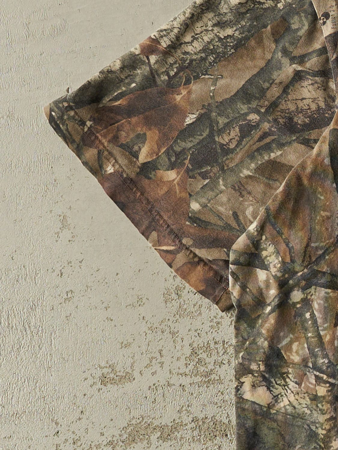 Vintage Y2K Camo Pocket Tee (XL)