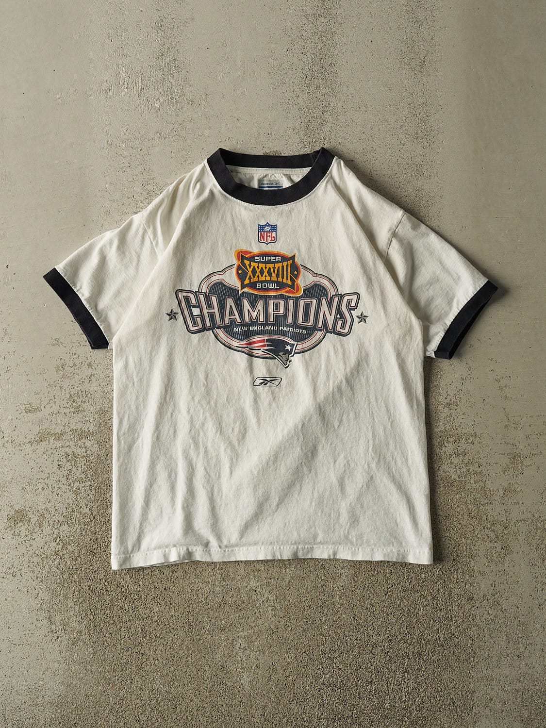 Vintage 04' White New England Patriots Super Bowl Champions Tee (M/L)
