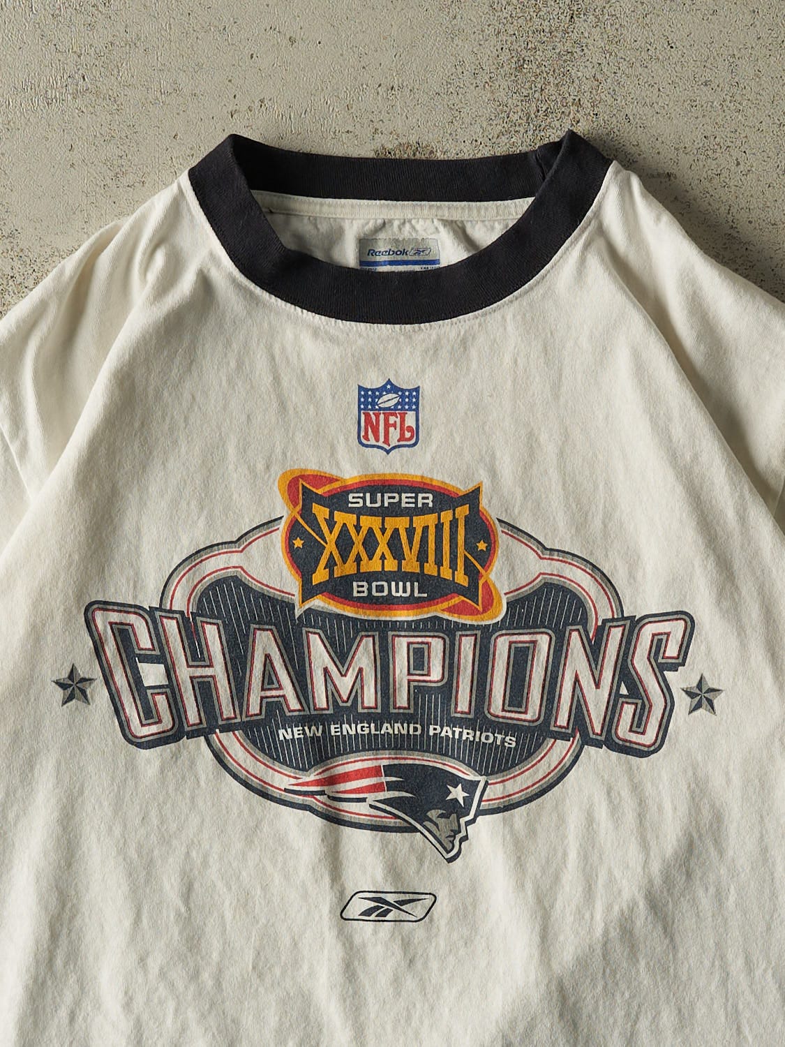 Vintage 04' White New England Patriots Super Bowl Champions Tee (M/L)
