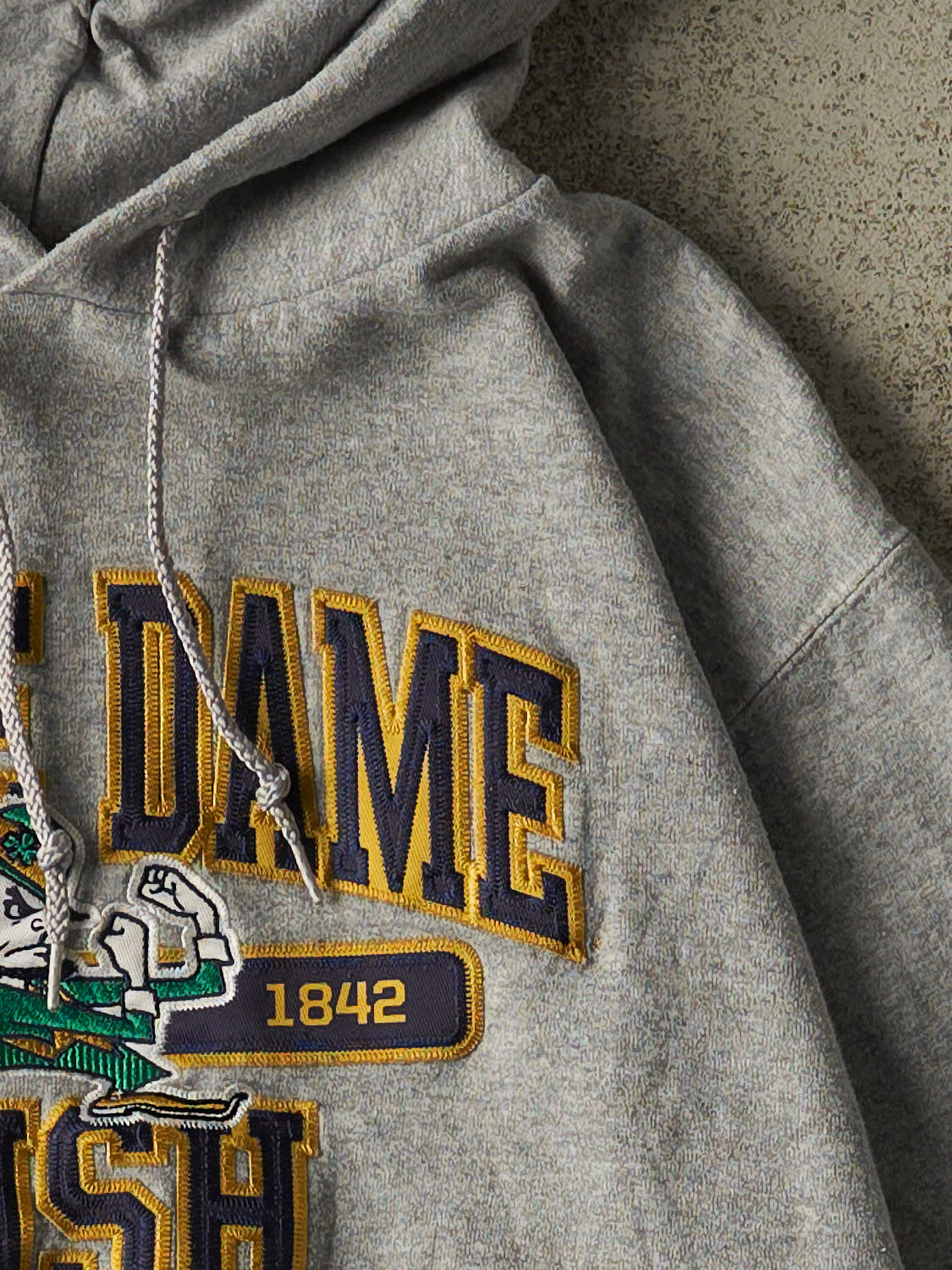 Vintage Y2K Grey University of Notre Dame Fighting Irish Hoodie (XS/S)