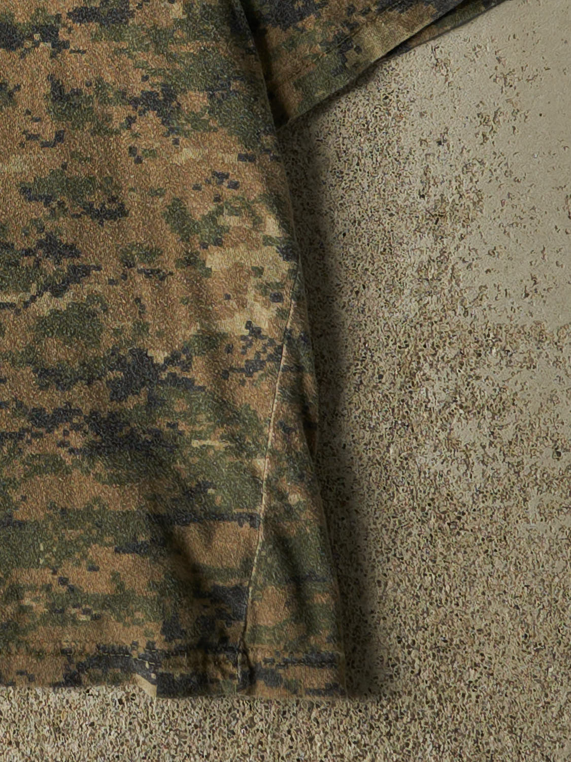 Vintage 90s Camo Blank Tee (M/L)