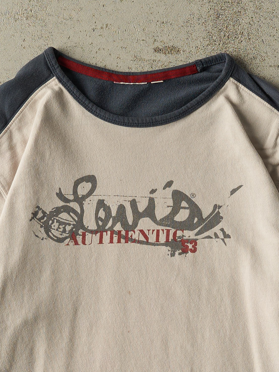 Vintage Y2K Beige Levi's Long Sleeve (M)