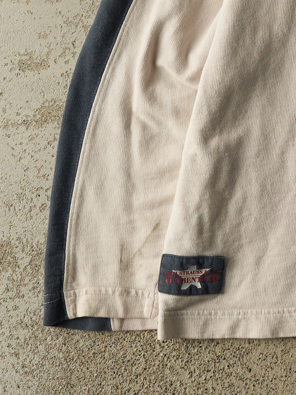 Vintage Y2K Beige Levi's Long Sleeve (M)