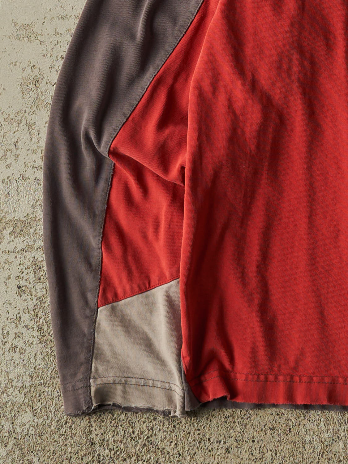 Vintage Y2K Red Panorama Mountain Village Long Sleeve (M/L)