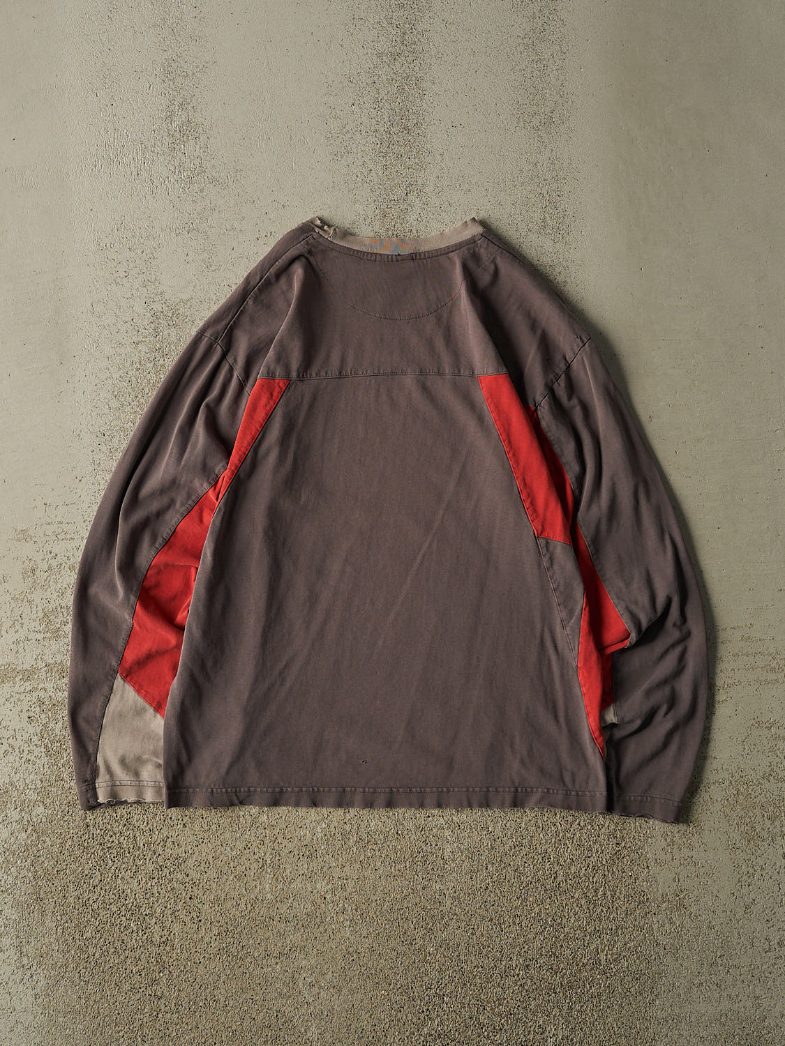 Vintage Y2K Red Panorama Mountain Village Long Sleeve (M/L)