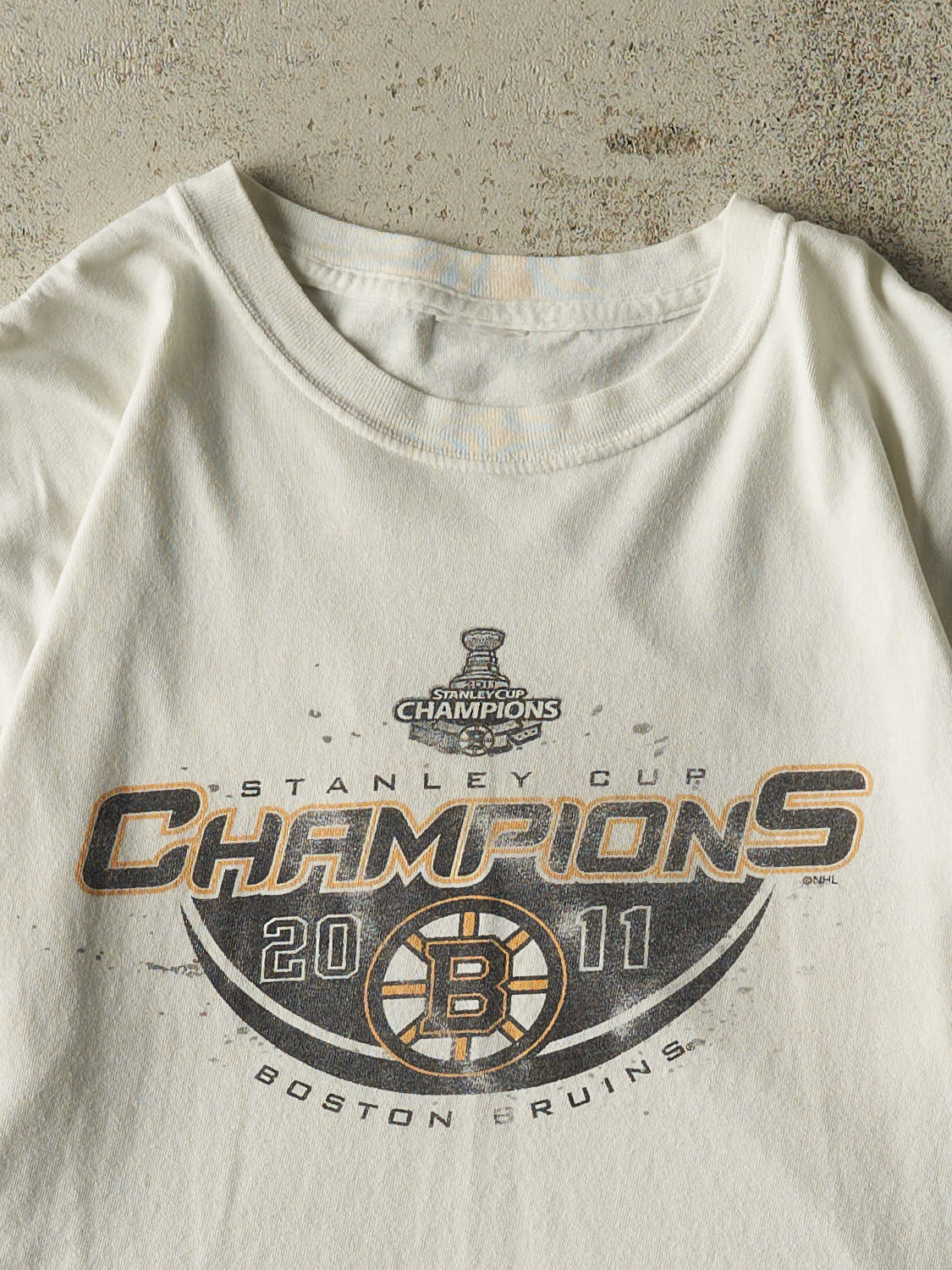 Vintage 11' White Boston Bruins Stanley Cup Champions Tee (M/L)