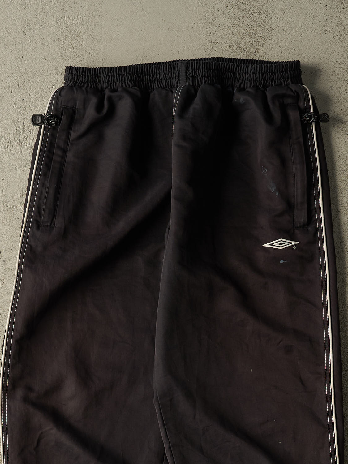 Vintage 90s Black Umbro Track Pants (30x28.5)