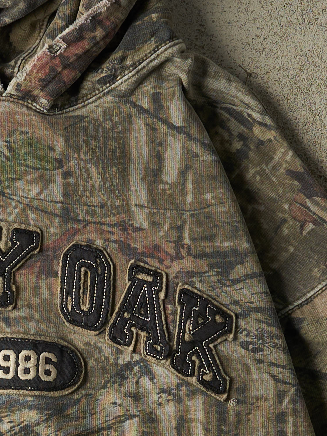 Vintage Y2K Camo Mossy Oak Embroidered Hoodie (M/L)