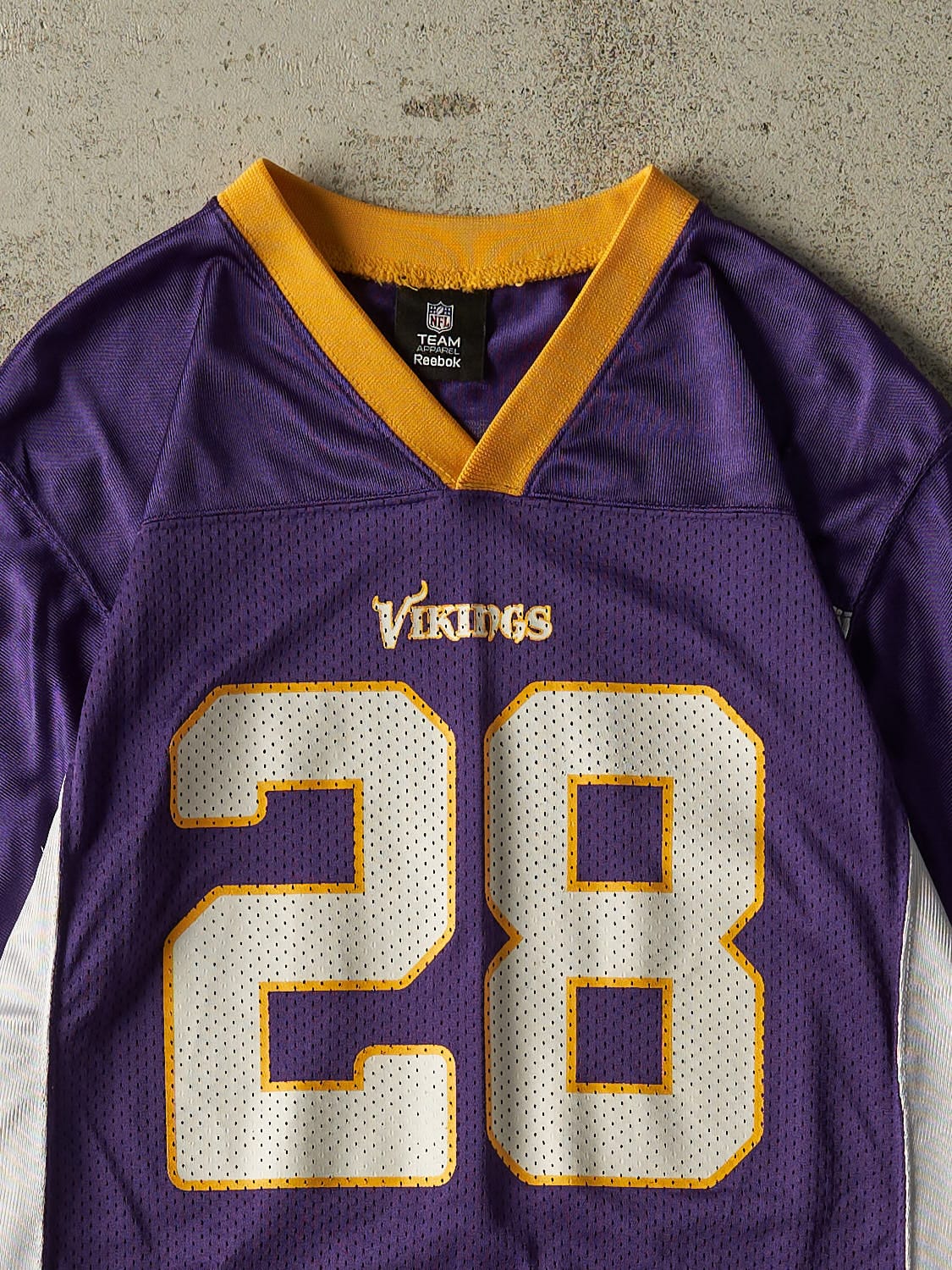 Vintage Y2K Purple Minnesota Vikings #28 Peterson Football Jersey (XS/S)