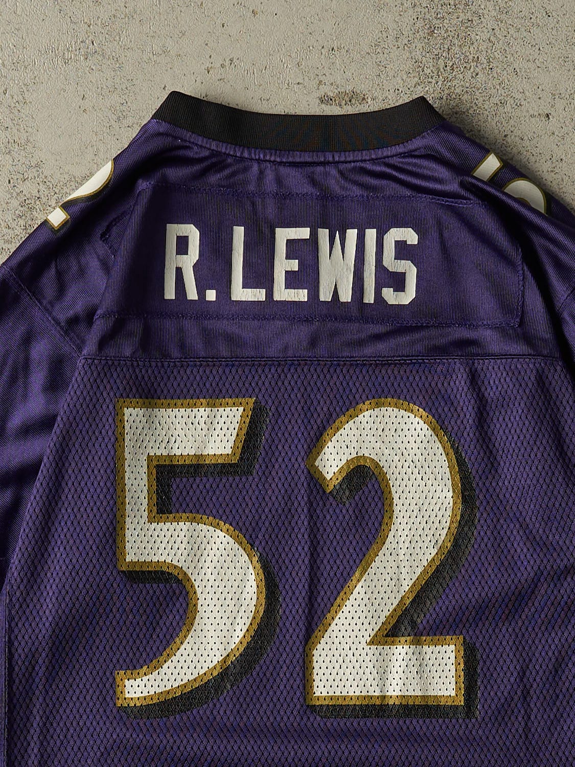 Vintage Y2K Purple Baltimore Ravens #52 R. Lewis Football Jersey (S/M)