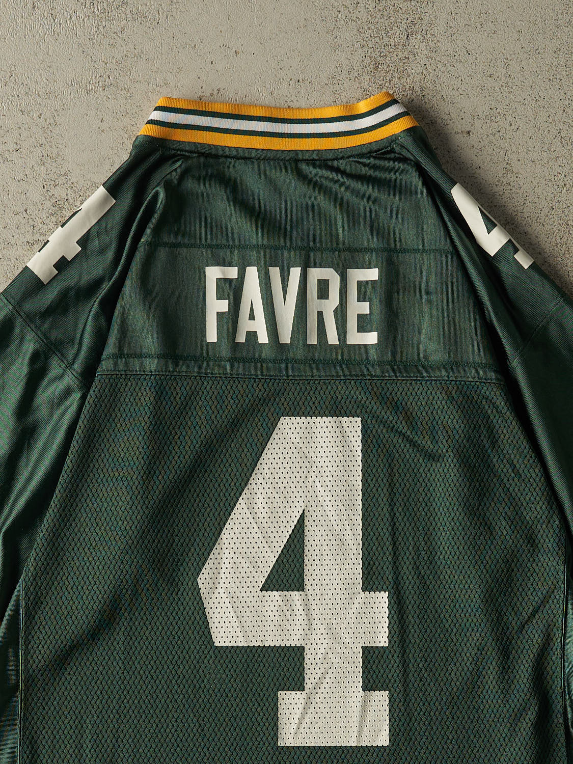 Vintage 90s Green Green Bay Packers #4 Favre Cropped Football Jersey (M/L)