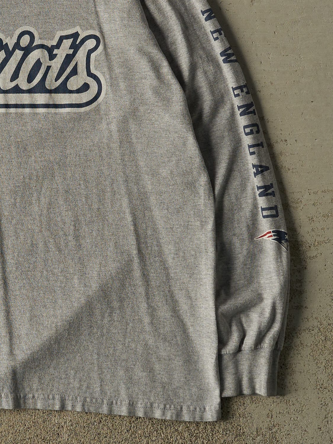 Vintage 90s Grey New England Patriots Long Sleeve (L)
