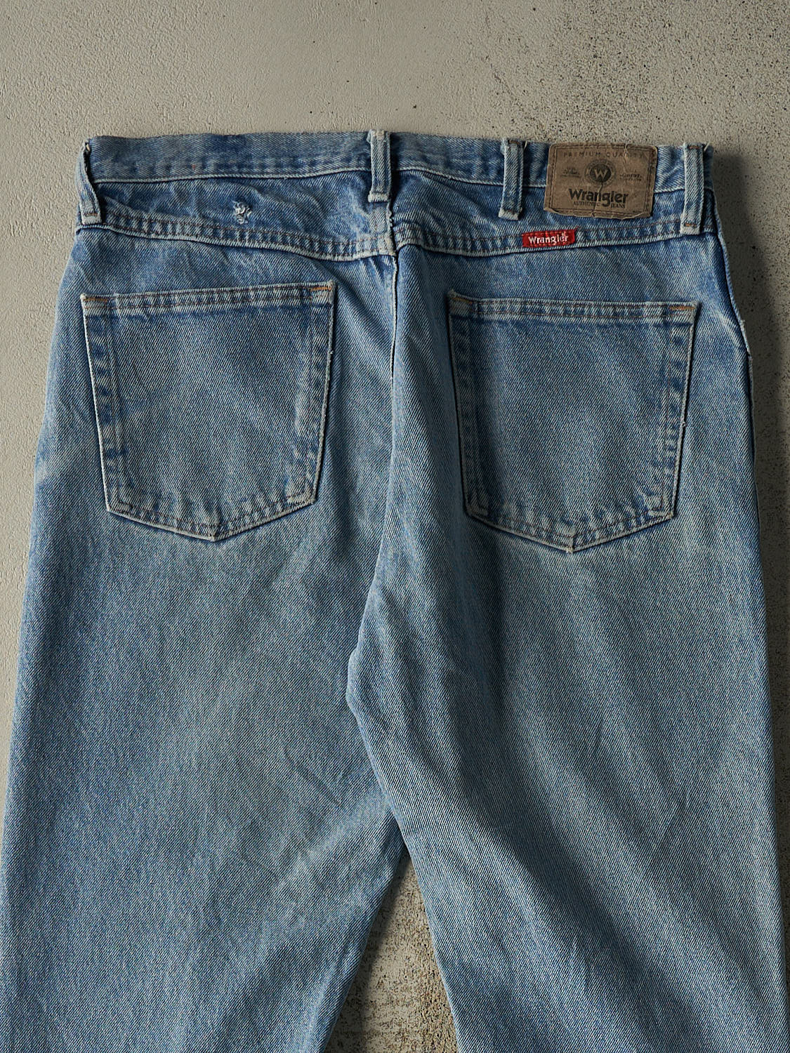 Vintage 90s Mid Wash Wrangler Jeans (34x33.5)