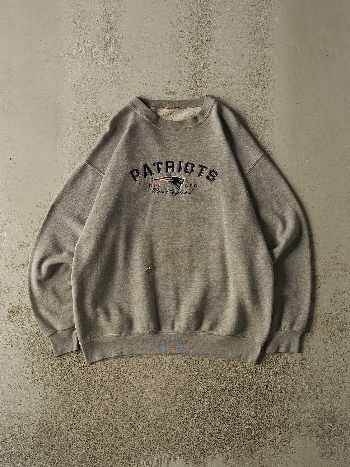 Vintage 90s Grey New England Patriots Embroidered Crewneck (XL)
