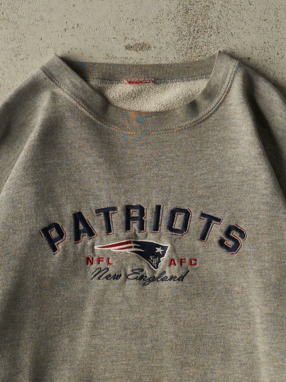 Vintage 90s Grey New England Patriots Embroidered Crewneck (XL)