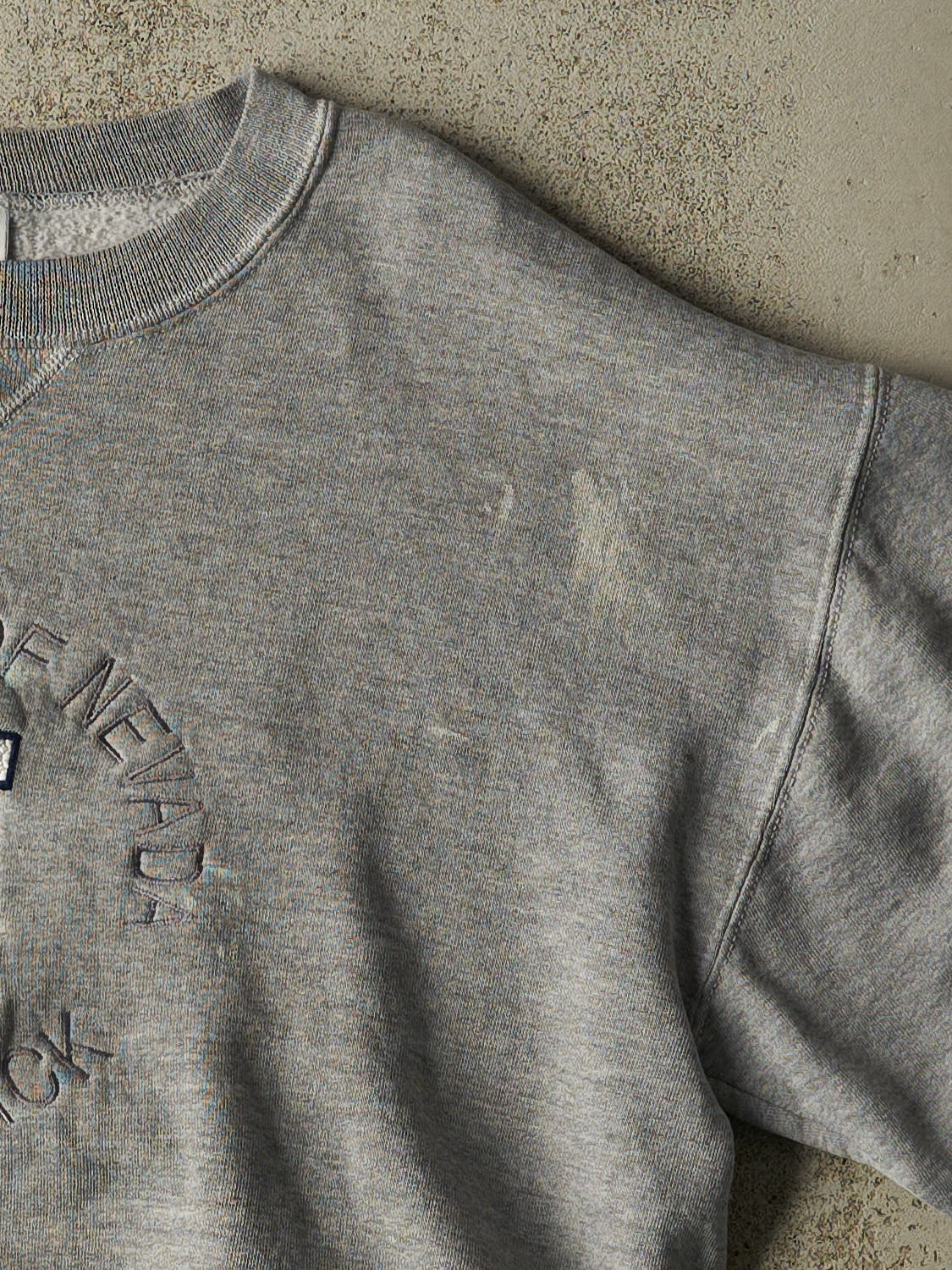 Vintage 90s Grey Russell Athletic University of Nevada Wolf Pack Crewneck (M/L)