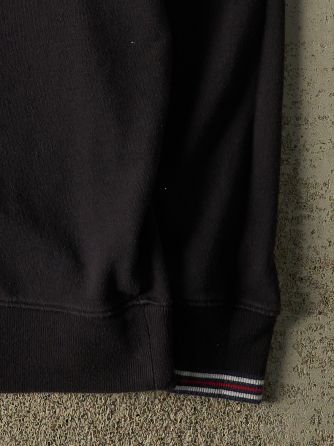 Vintage Y2K Black Fila Embroidered Lightweight Crewneck (M/L)