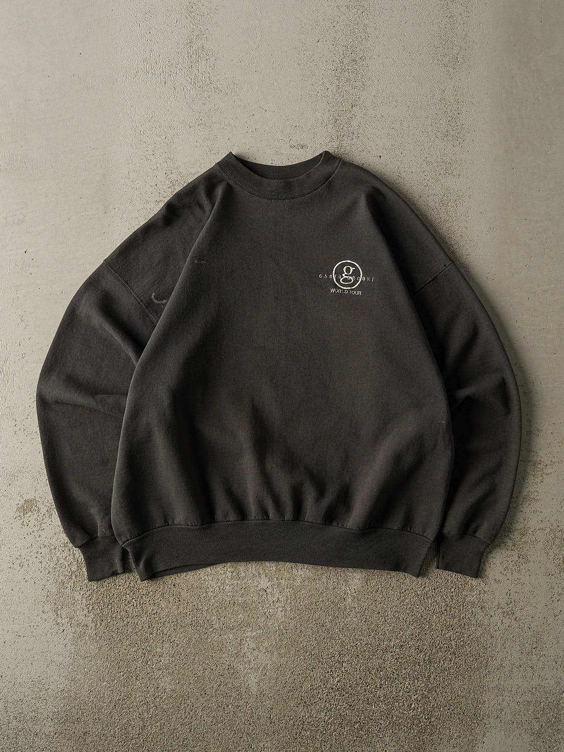 Vintage 90s Charcoal Grey Garth Brooks World Tour Embroidered Crewneck (L/XL)