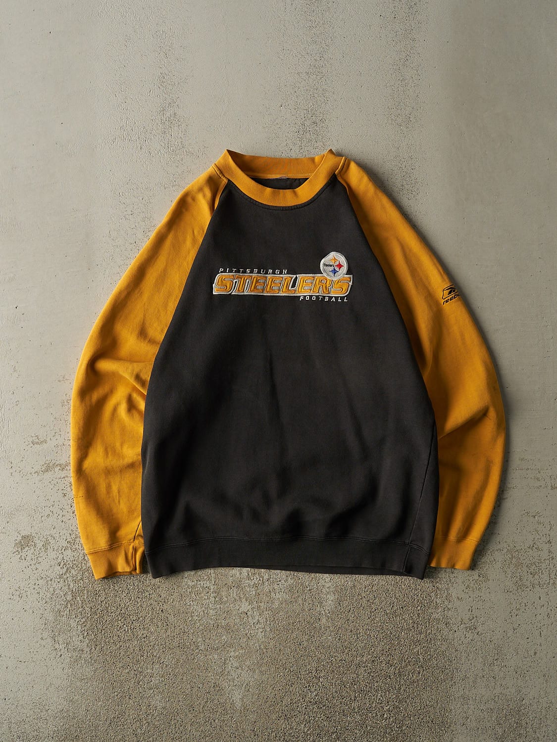 Vintage 90s Black & Yellow Pittsburgh Steelers Embroidered Crewneck (L/XL)