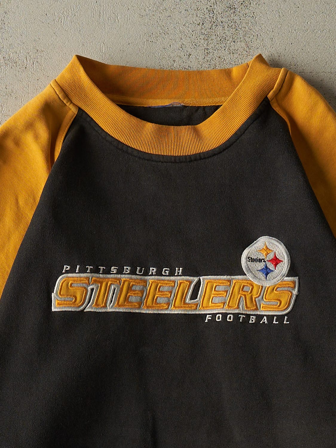 Vintage 90s Black & Yellow Pittsburgh Steelers Embroidered Crewneck (L/XL)
