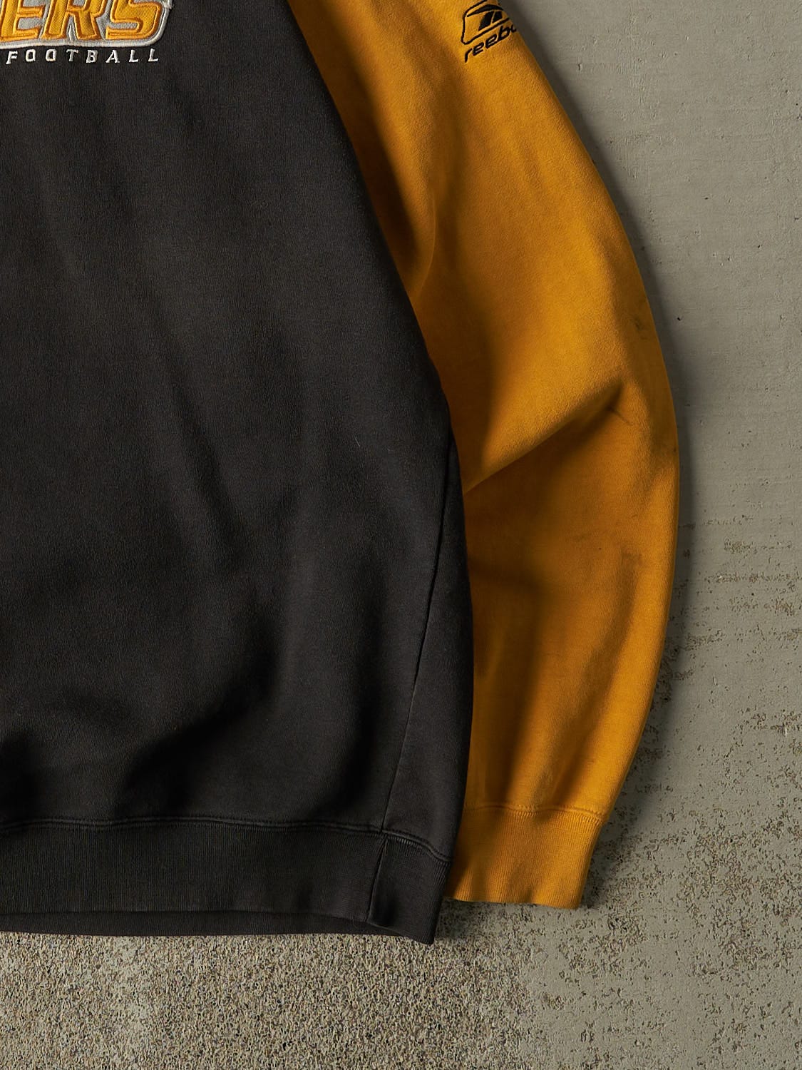 Vintage 90s Black & Yellow Pittsburgh Steelers Embroidered Crewneck (L/XL)