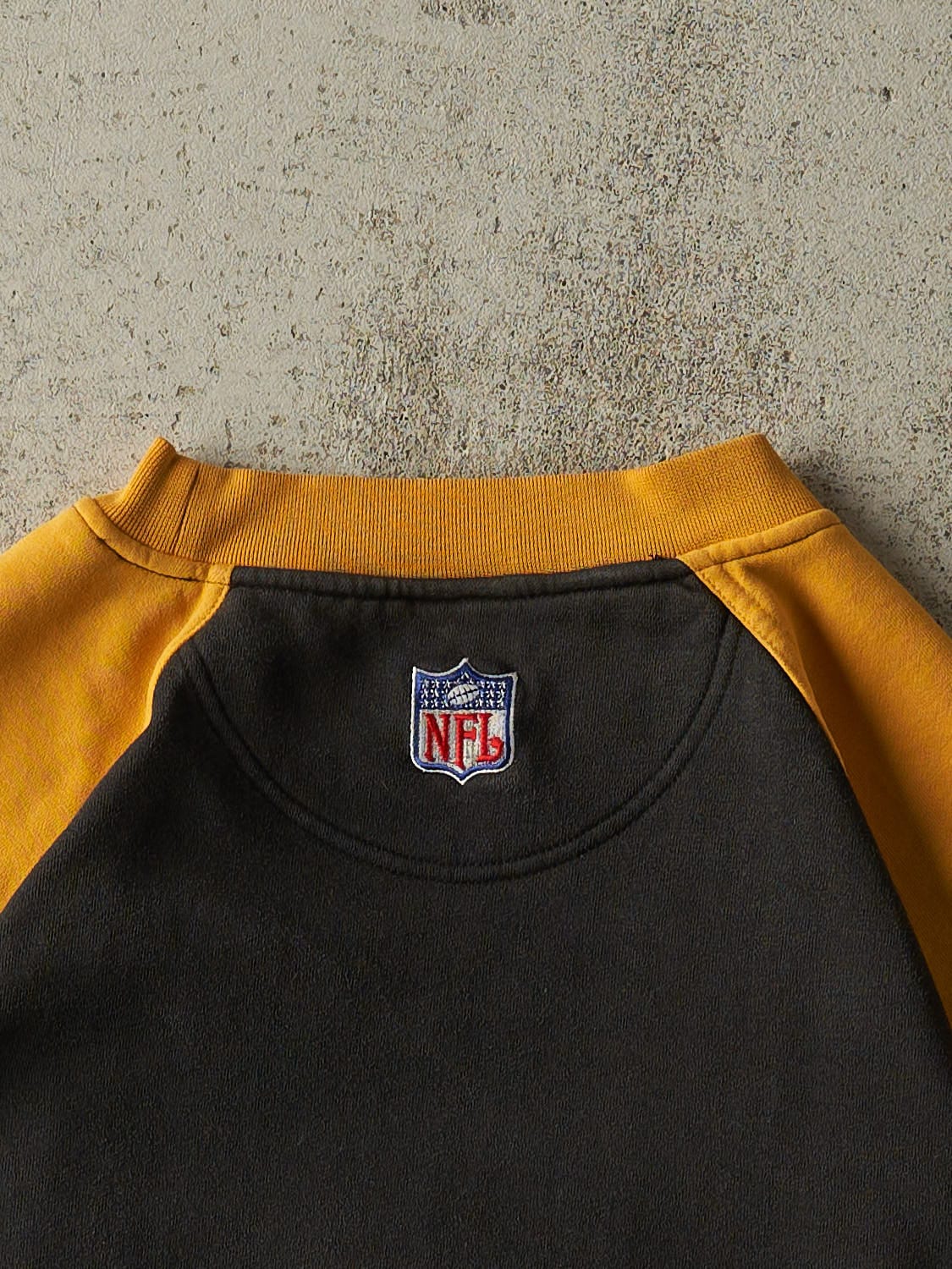 Vintage 90s Black & Yellow Pittsburgh Steelers Embroidered Crewneck (L/XL)