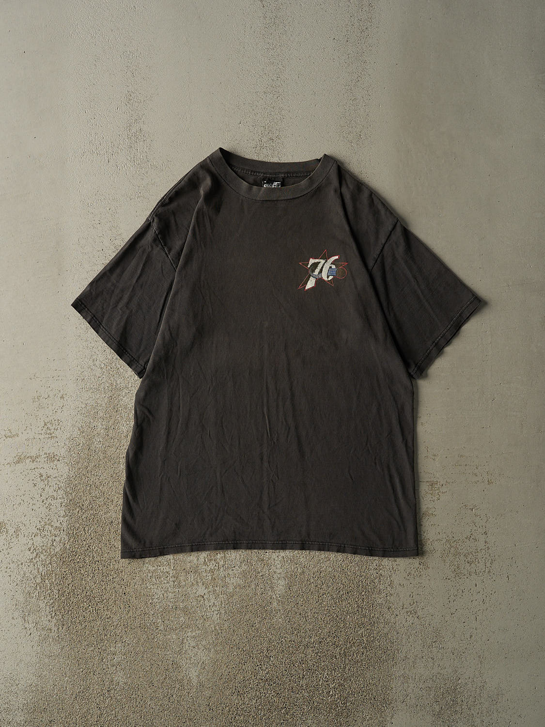 Vintage 90s Sun Faded Black Philadelphia 76ers Tee (L/XL)