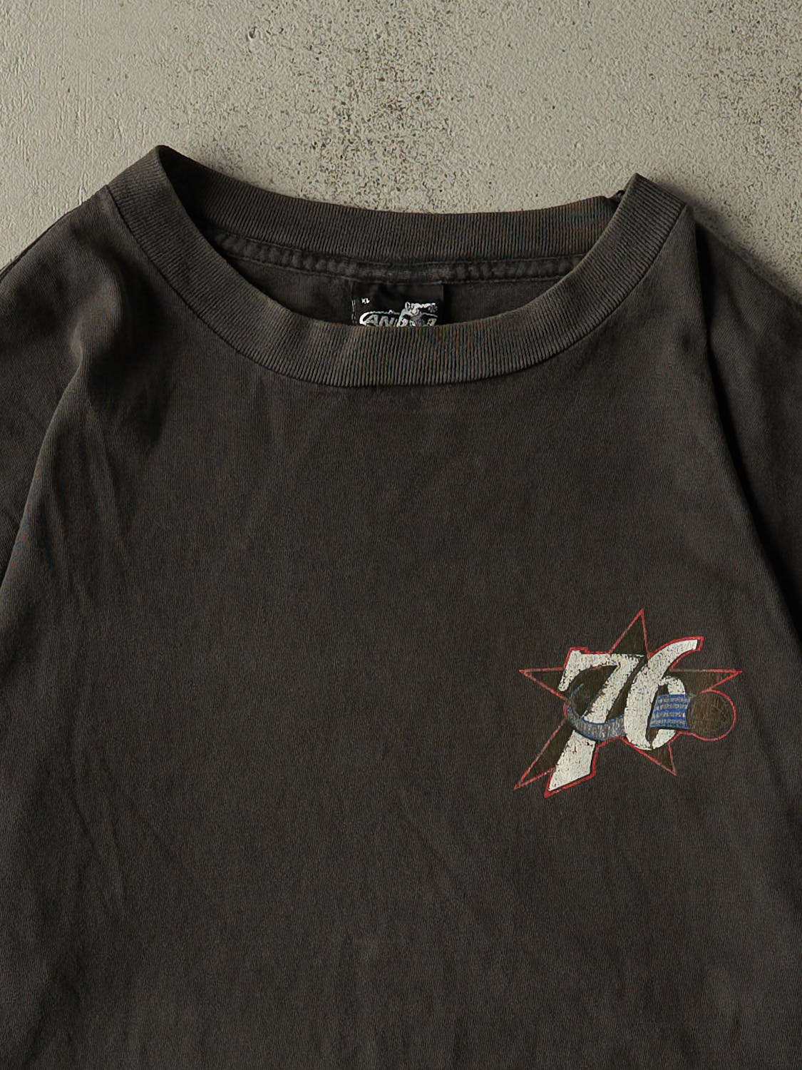 Vintage 90s Sun Faded Black Philadelphia 76ers Tee (L/XL)