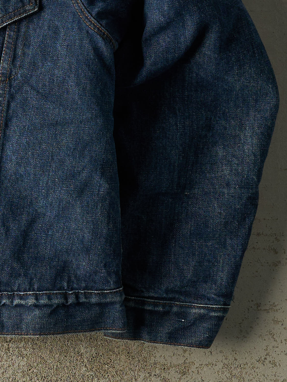 Vintage 90s Dark Wash Levi's Sherpa Lined Denim Jacket (M)