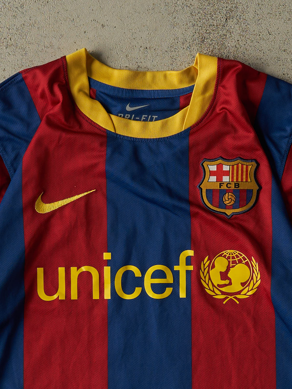 Vintage Y2K Red FC Barcelona #10 Soccer Jersey (S/M)