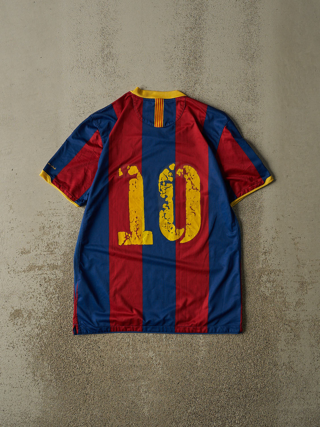 Vintage Y2K Red FC Barcelona #10 Soccer Jersey (S/M)