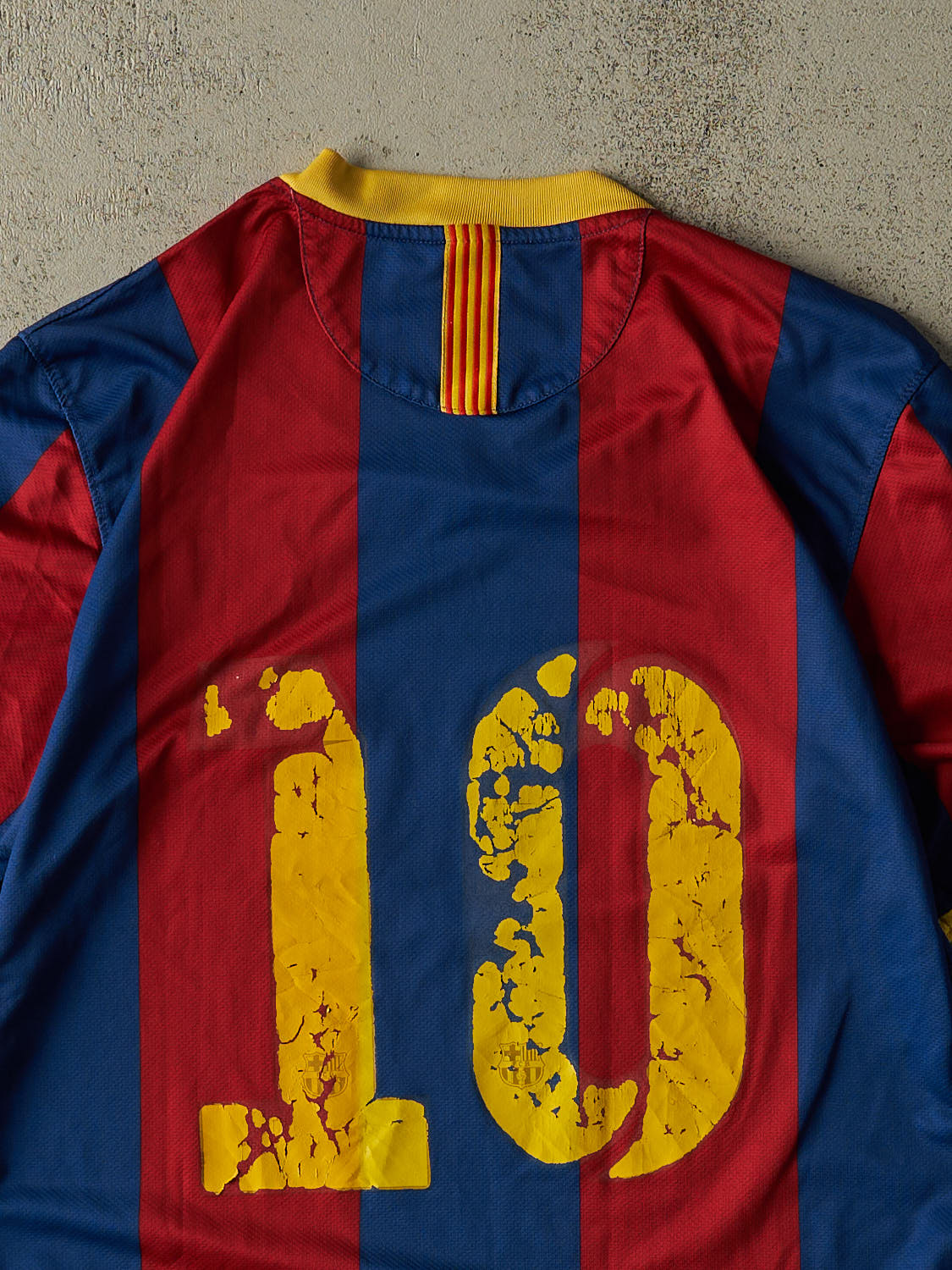 Vintage Y2K Red FC Barcelona #10 Soccer Jersey (S/M)
