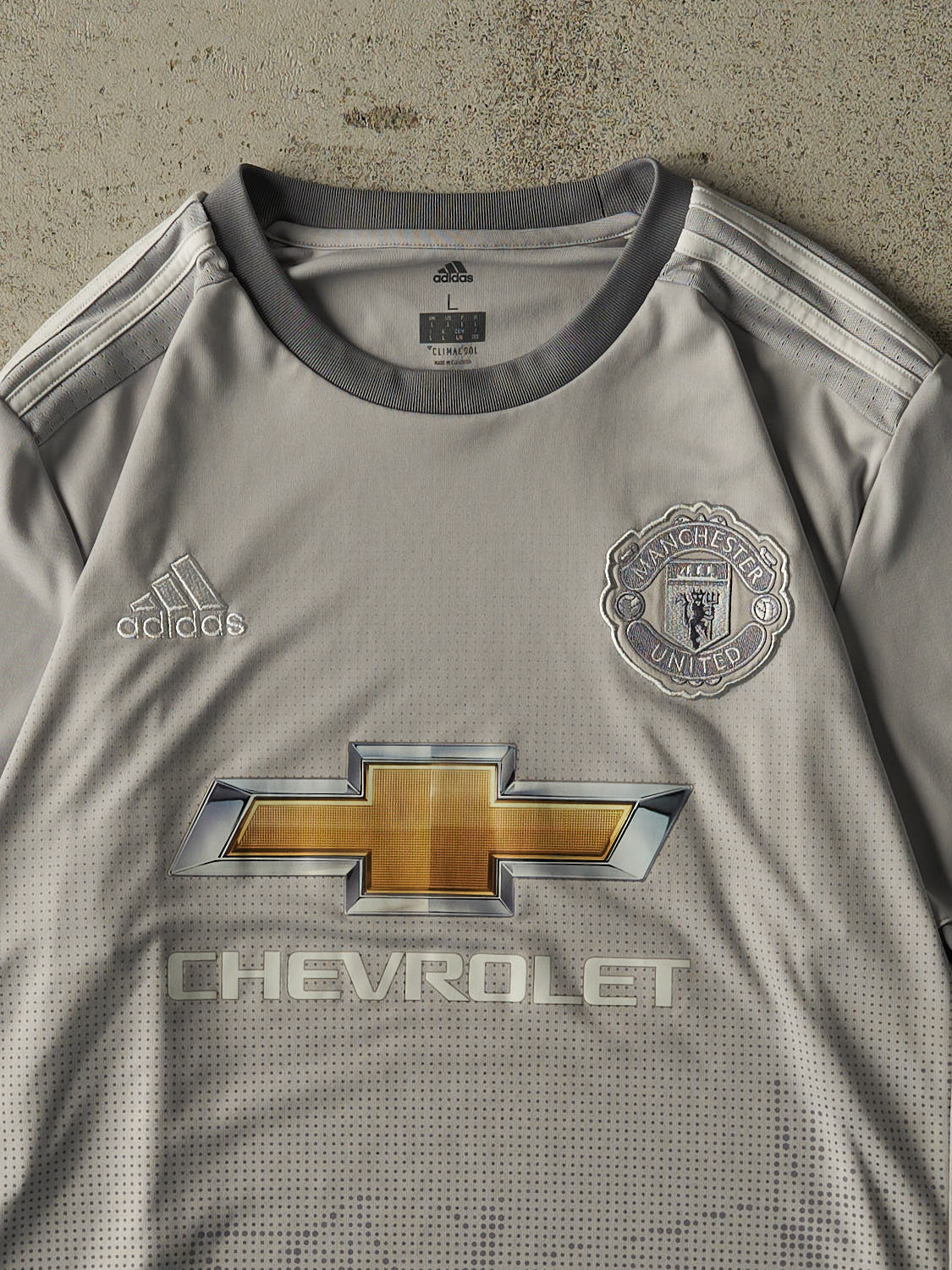 Vintage Y2K Grey Manchester United Chevrolet Soccer Jersey (L/XL)