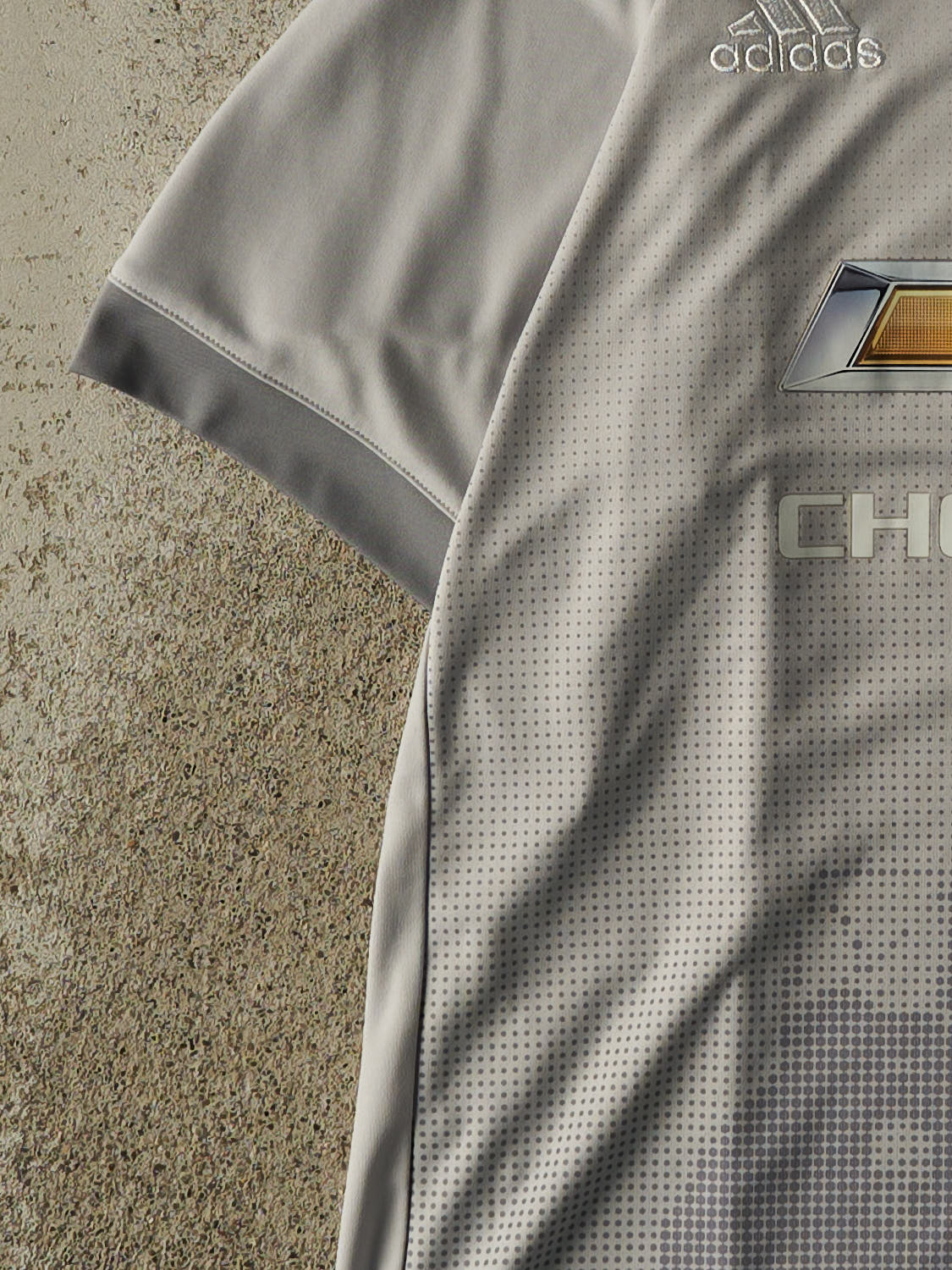 Vintage Y2K Grey Manchester United Chevrolet Soccer Jersey (L/XL)