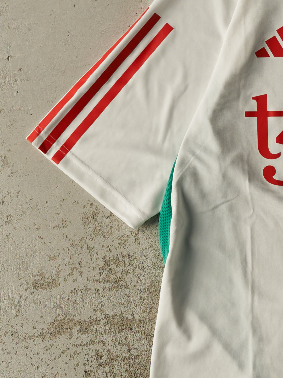 Vintage Y2K White Manchester United Soccer Jersey (M)