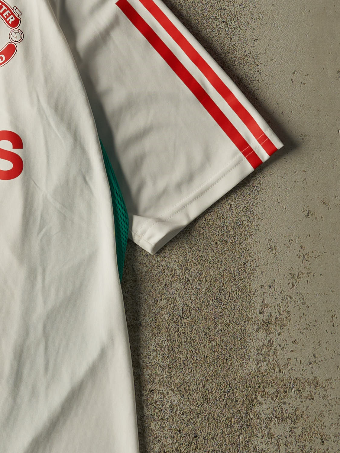 Vintage Y2K White Manchester United Soccer Jersey (M)