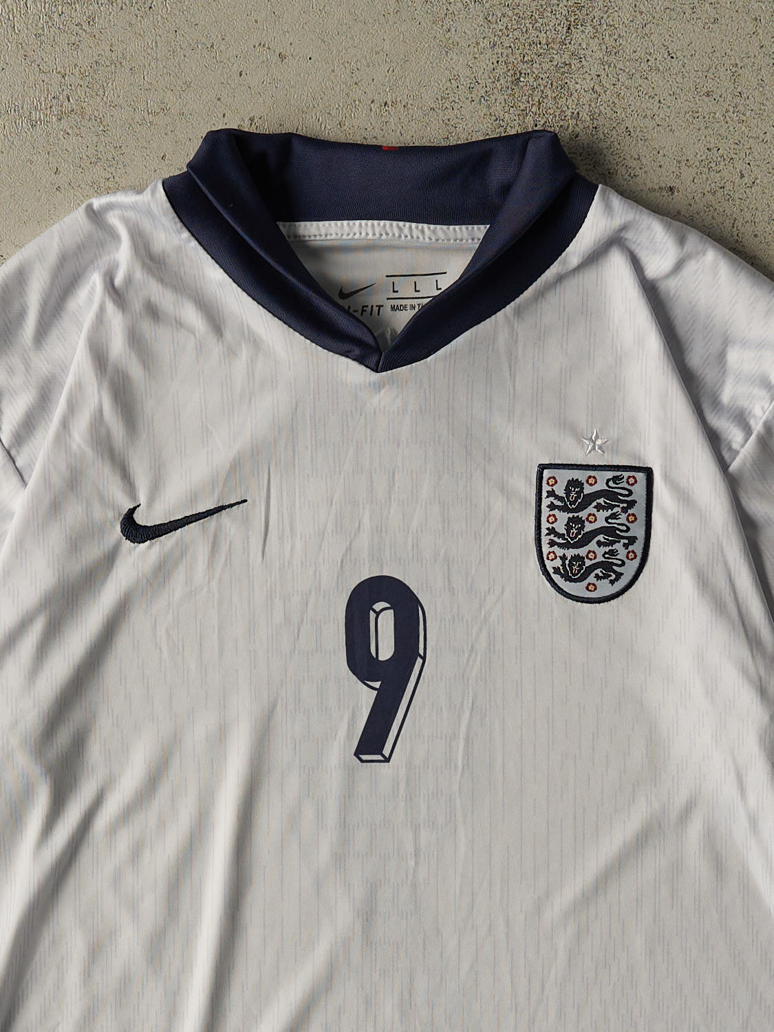 Vintage Y2K White England #9 Kane Soccer Jersey (L)