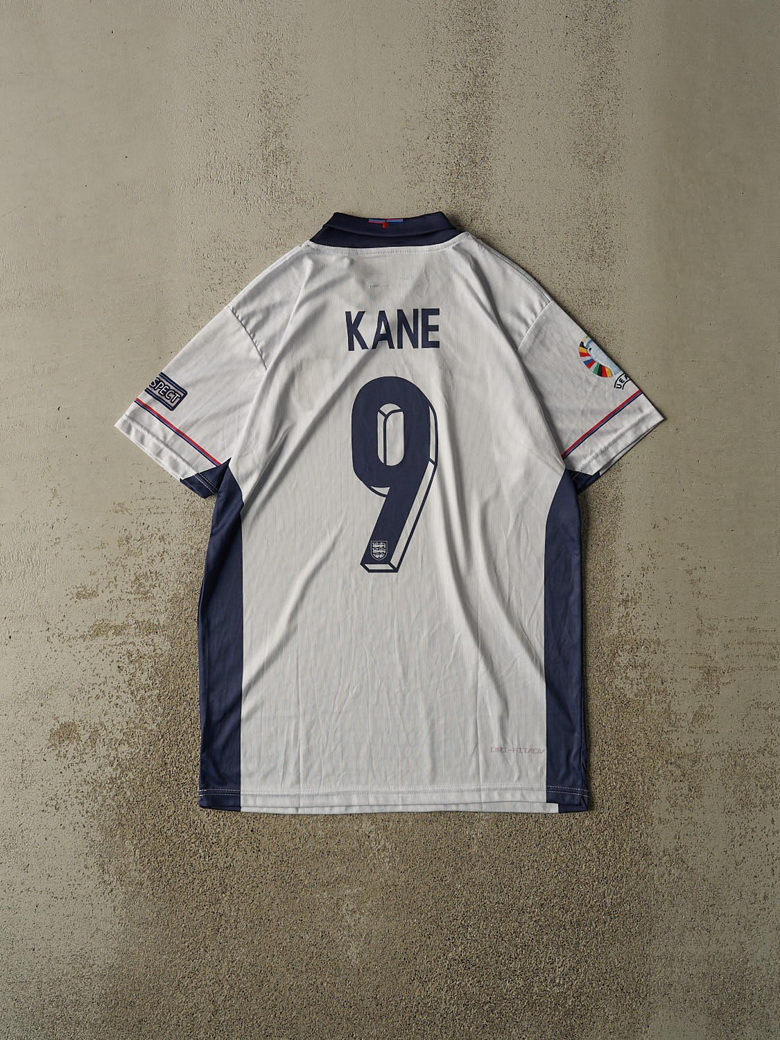 Vintage Y2K White England #9 Kane Soccer Jersey (L)