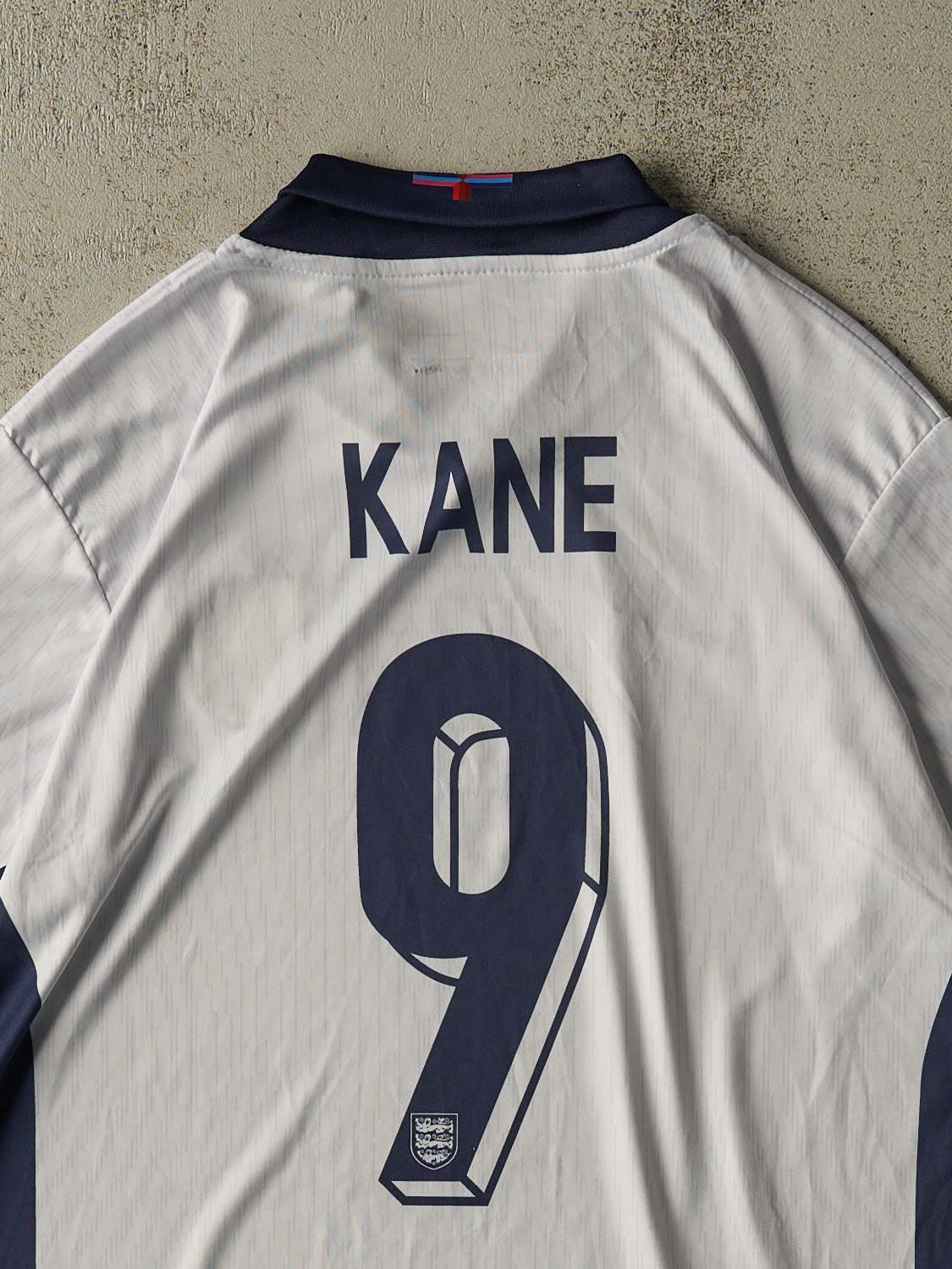 Vintage Y2K White England #9 Kane Soccer Jersey (L)
