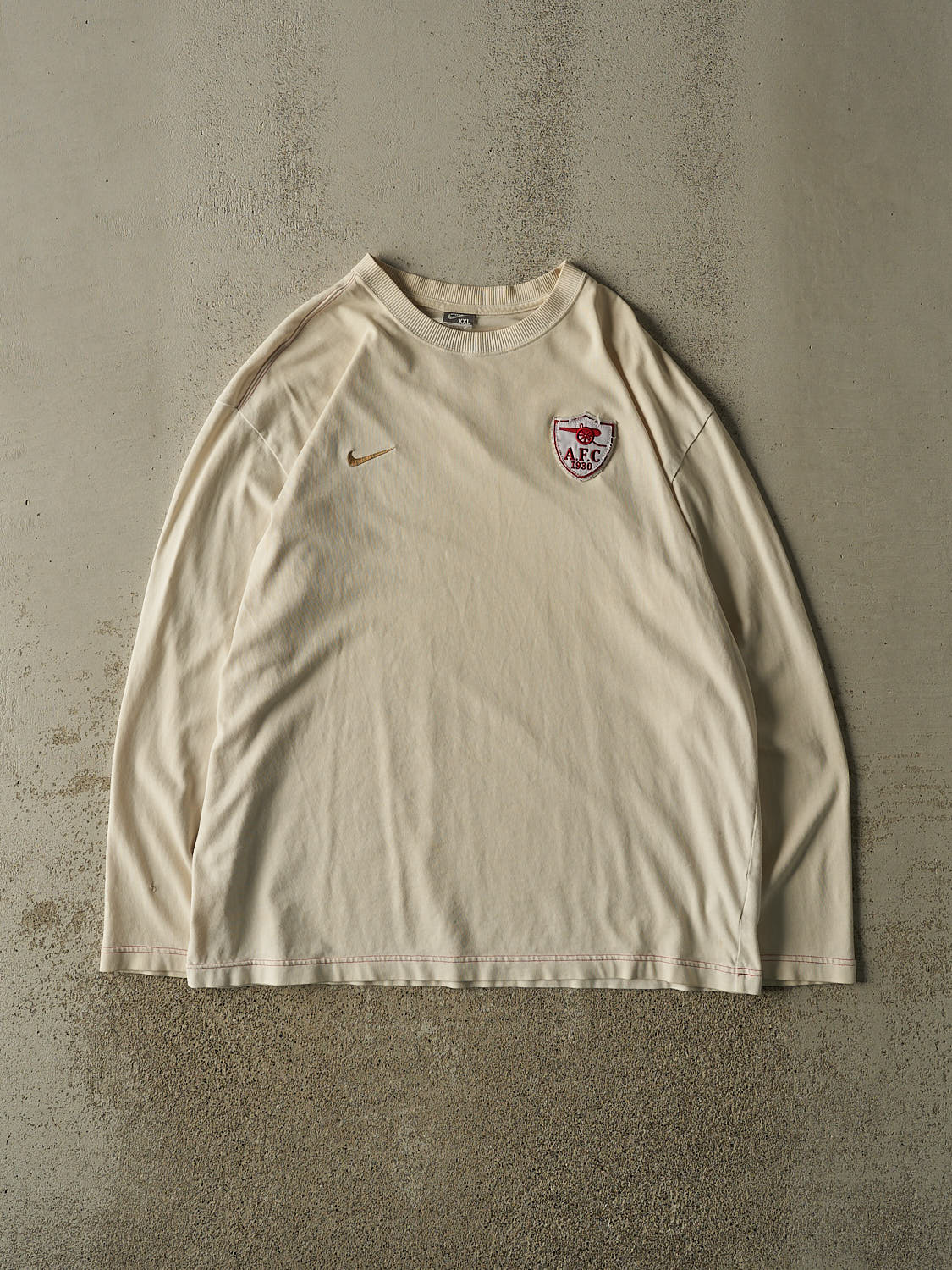 Vintage Y2K Beige Arsenal Nike Embroidered Long Sleeve (L/XL)