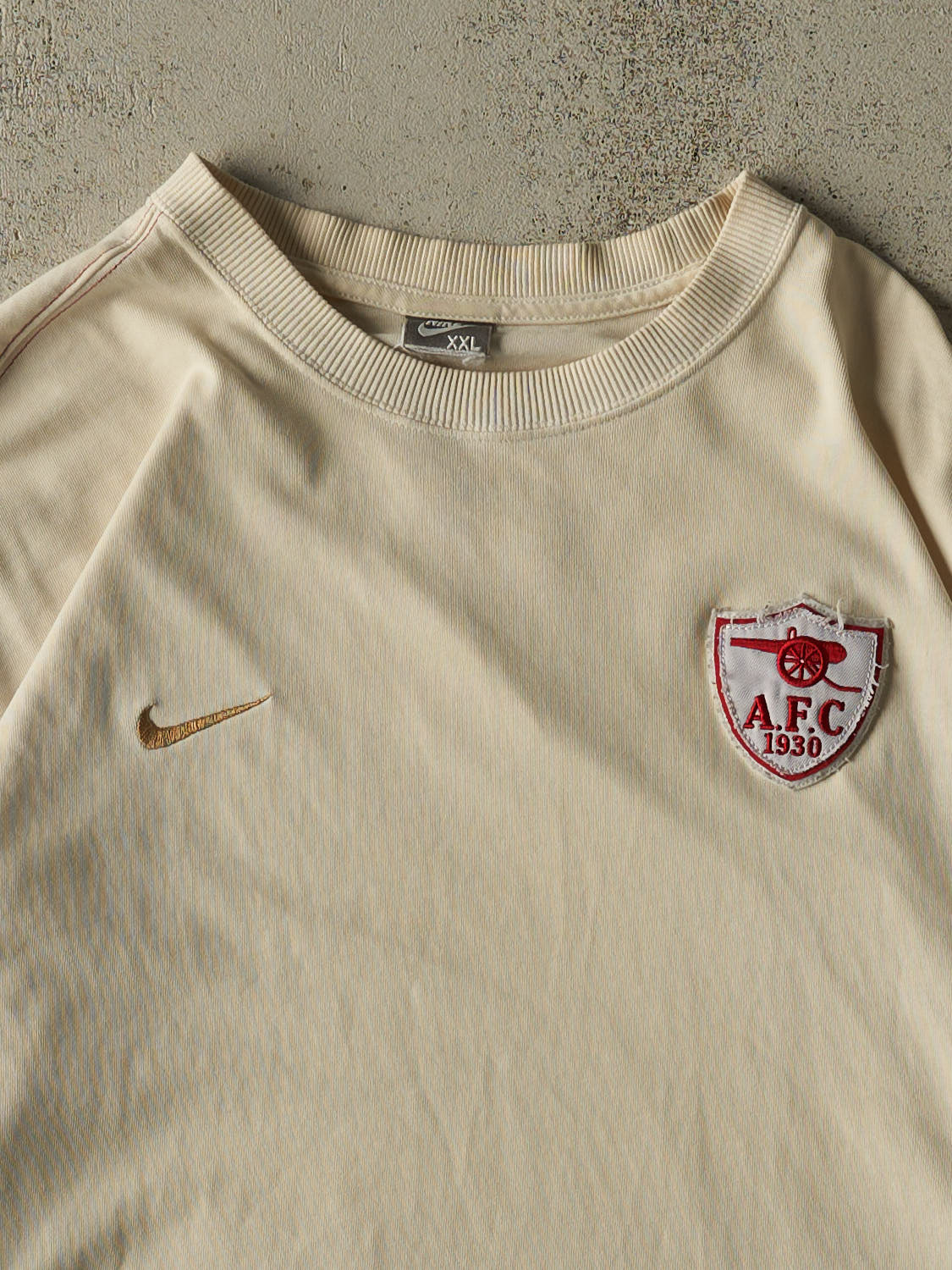 Vintage Y2K Beige Arsenal Nike Embroidered Long Sleeve (L/XL)