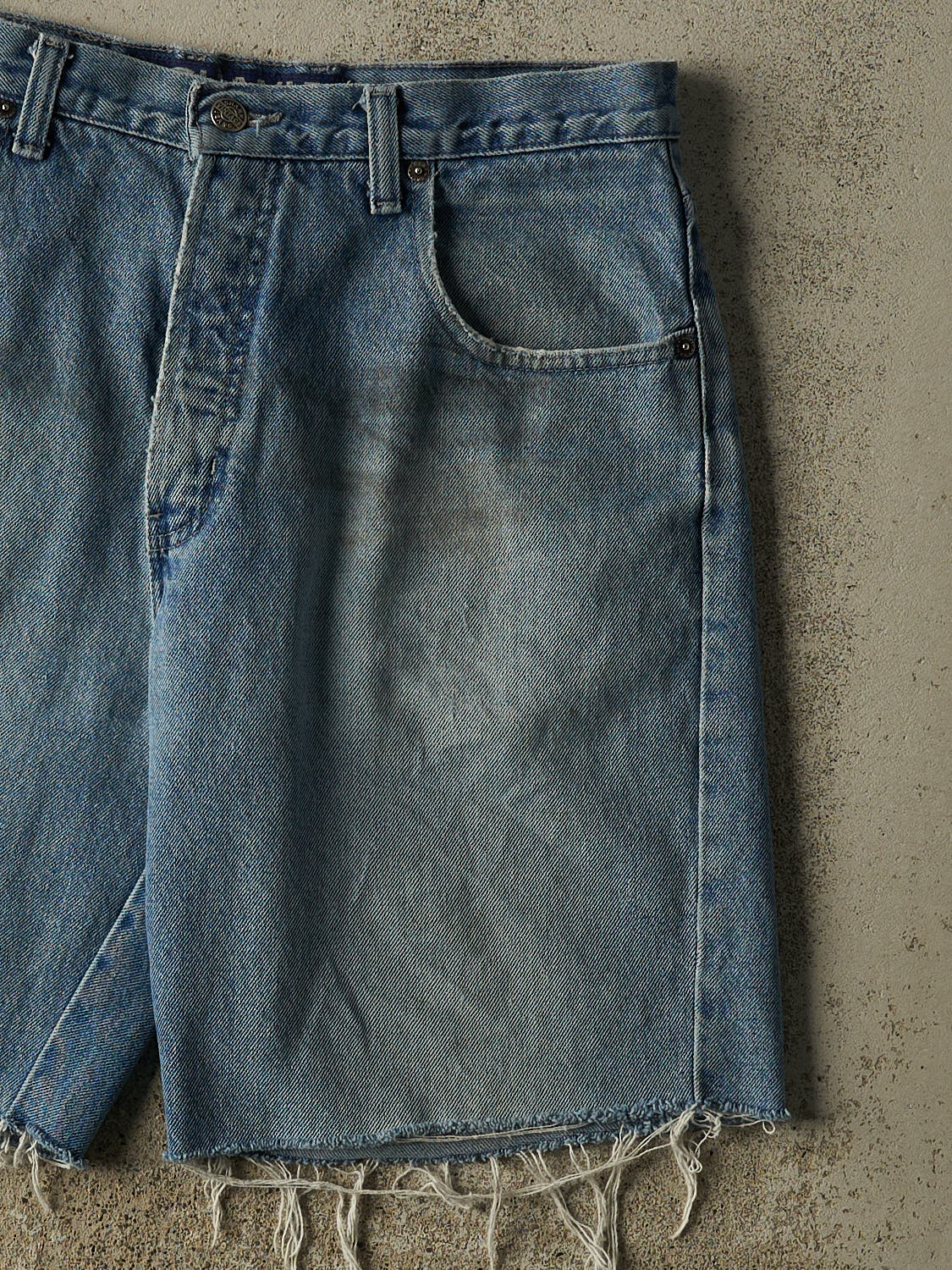 Vintage 90s Light Wash Shank Cut Off Jean Shorts (31x8)