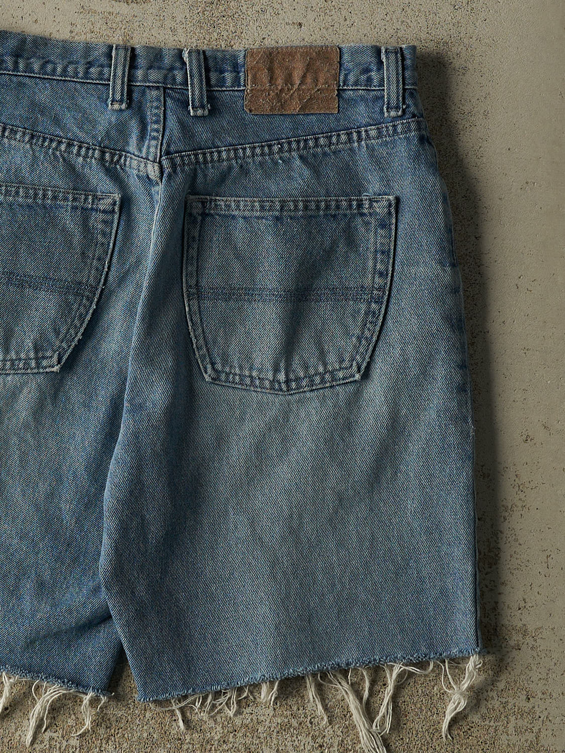Vintage 90s Light Wash Shank Cut Off Jean Shorts (31x8)