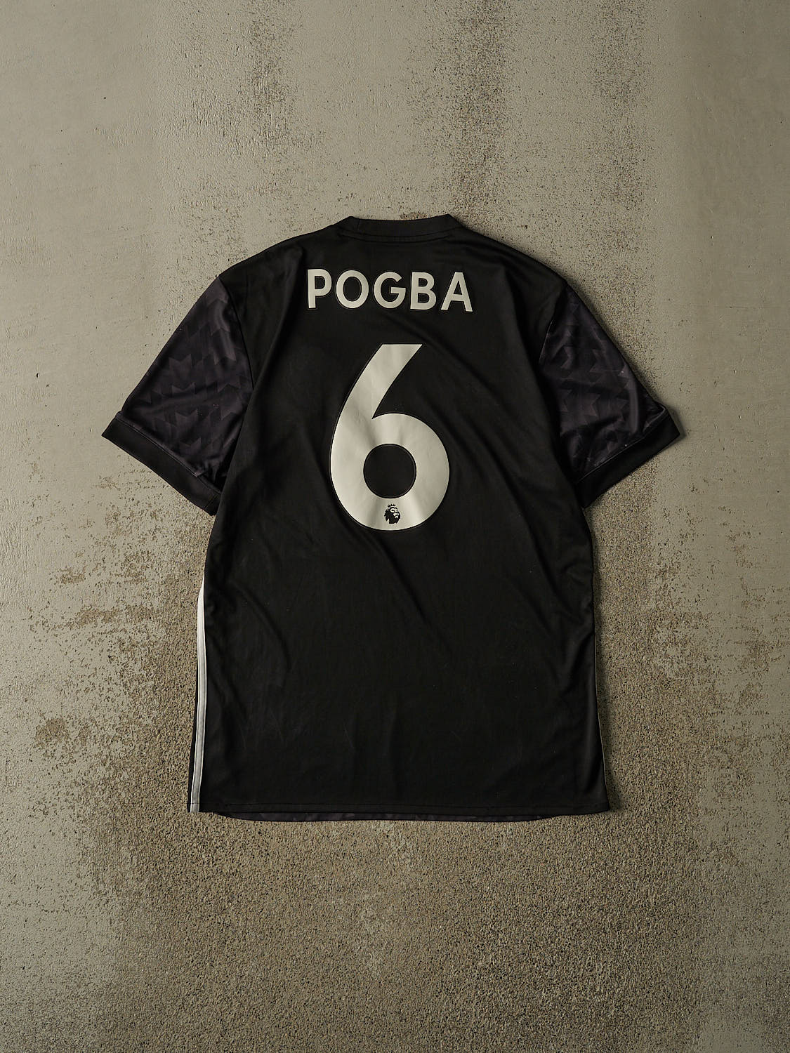Vintage Y2K Black Manchester United #6 Pogba Soccer Jersey (S/M)
