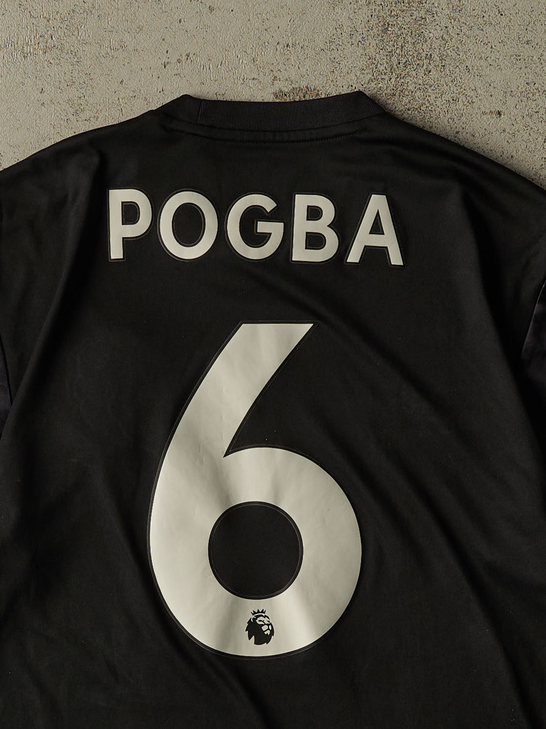 Vintage Y2K Black Manchester United #6 Pogba Soccer Jersey (S/M)