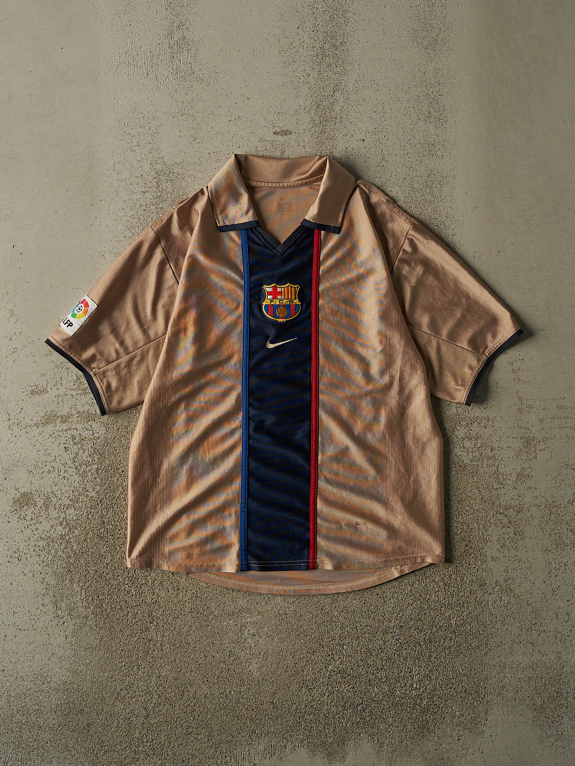 Vintage Y2K RARE Beige FC Barcelona Nike Soccer Jersey (M)