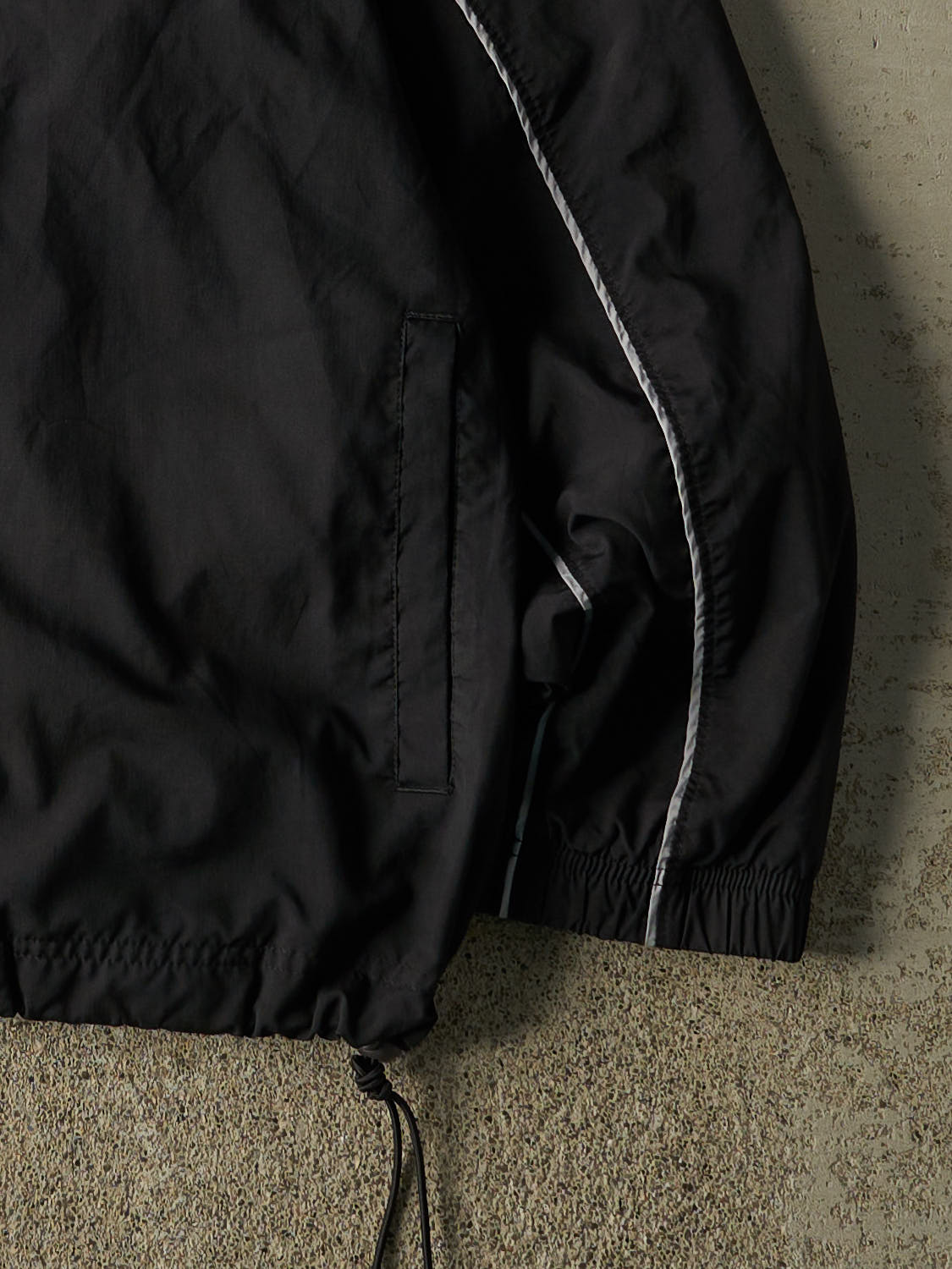 Vintage Y2K Black Nike Embroidered Windbreaker Jacket (L/XL)