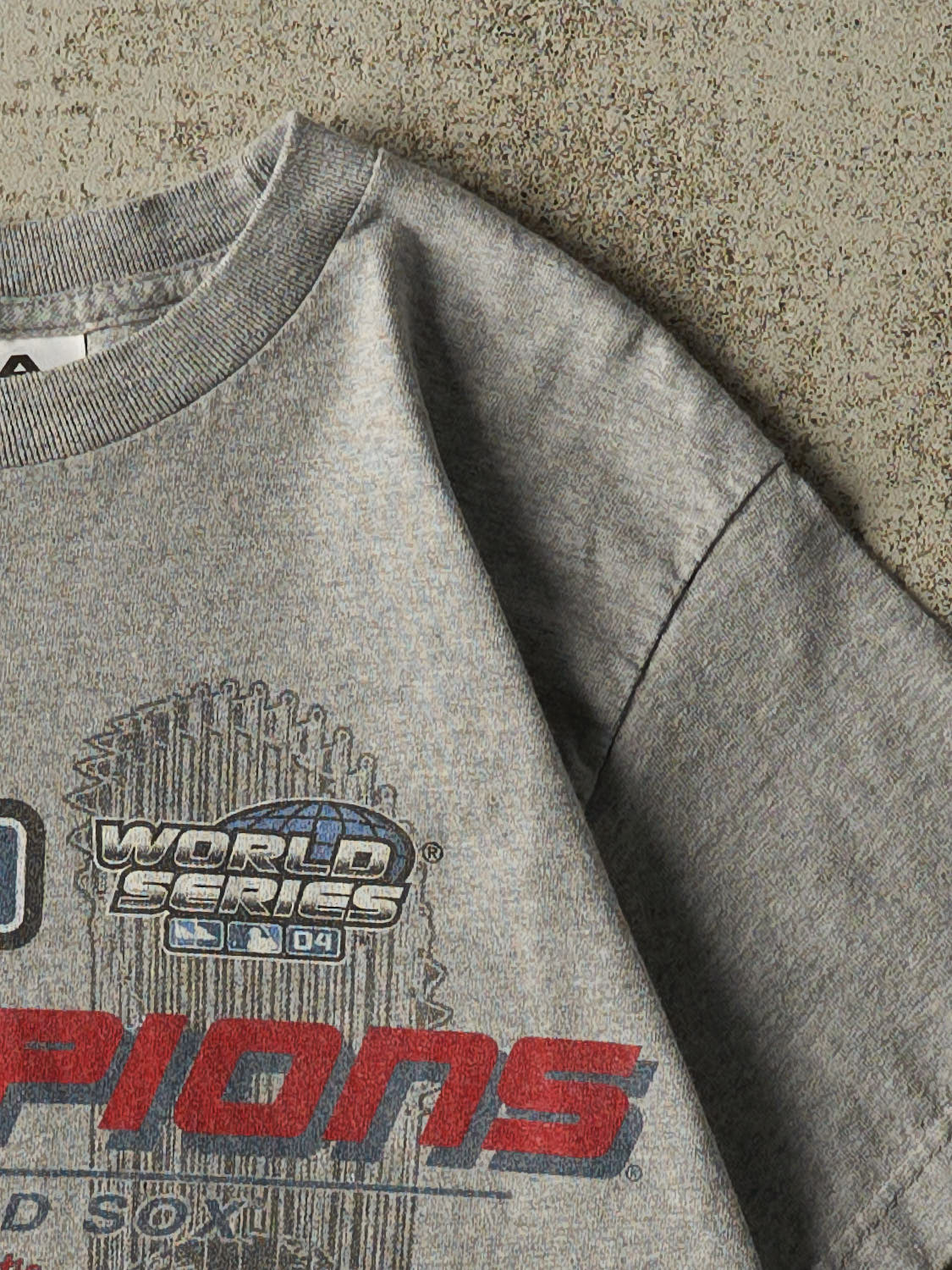 Vintage 04' Grey Boston Red Sox World Series Champions Tee (XS)