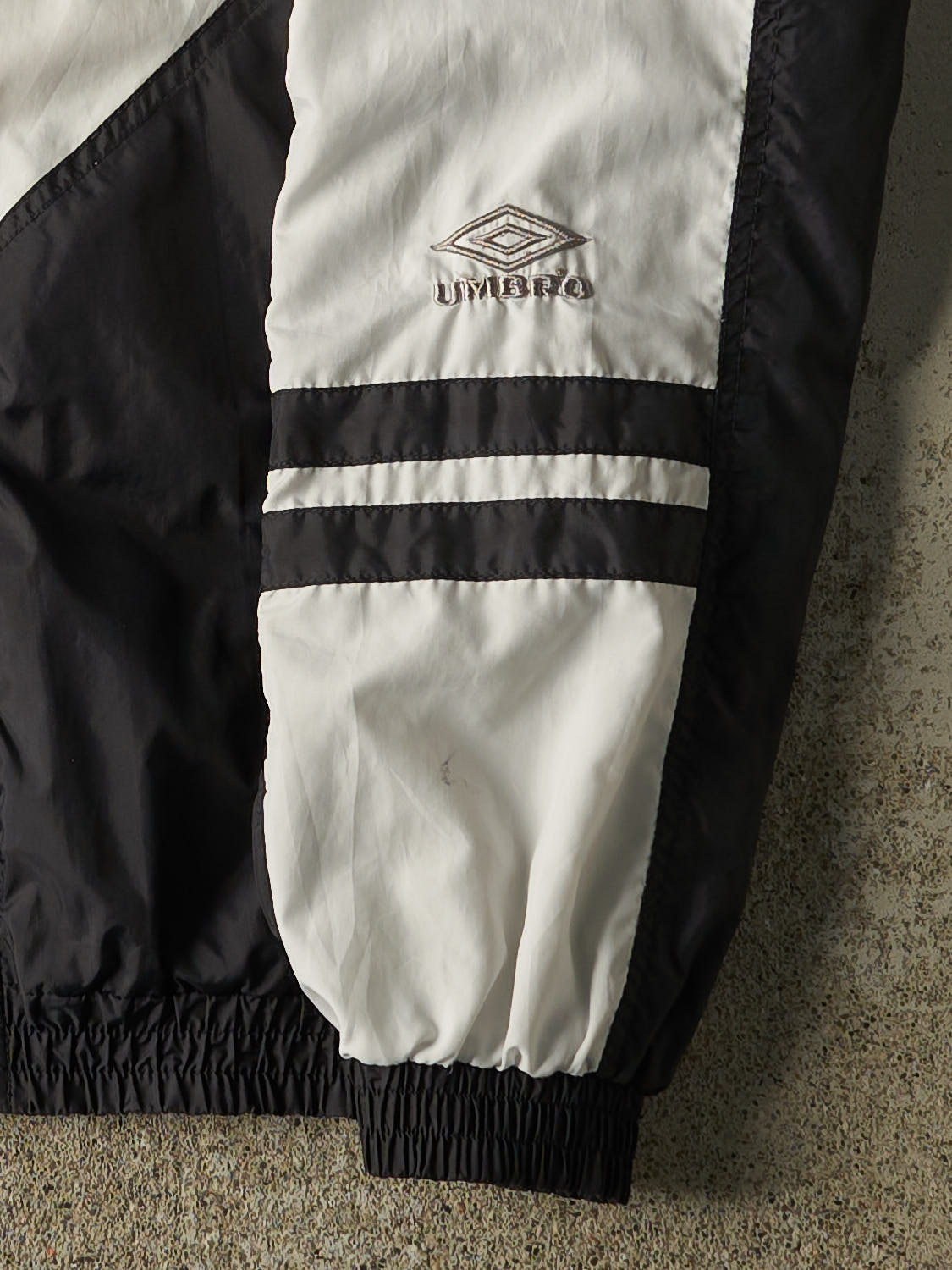 Vintage 90s White Umbro Windbreaker Jacket (S/M)